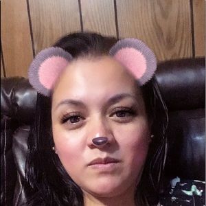 Meet your Posher, Claudia